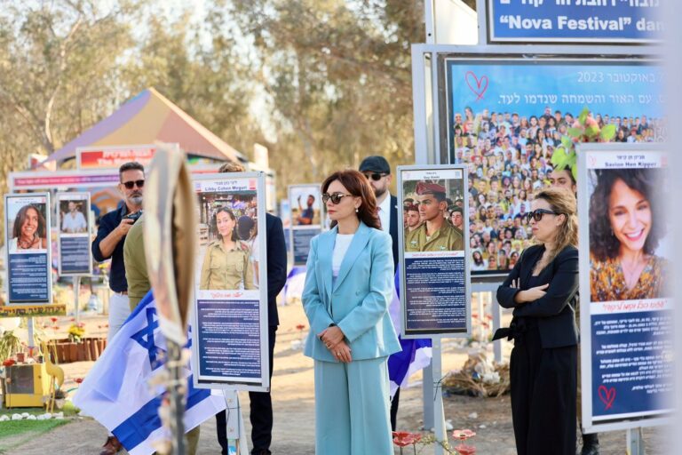 FOTO/ Ministrja Elisa Spiropali vizitë zyrtare në Izrael, kryen homazhe për viktimat e festivalit Nova