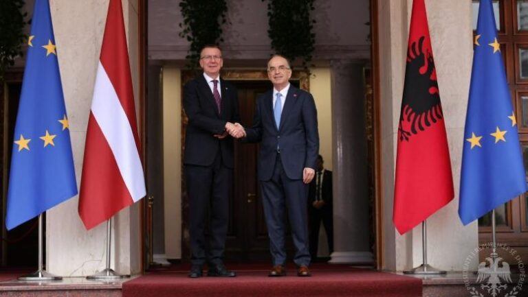 Begaj pret presidentin e Letonisë, në fokus siguria dhe mbrojtja: Provokimet e Rusisë na bashkojnë më shumë