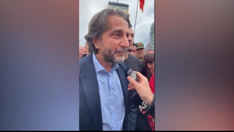 Kryebashkiaku i Prishtinës në protestën për UÇK, Rama: Të qëndrojnë të fortë, liderët do lirohen