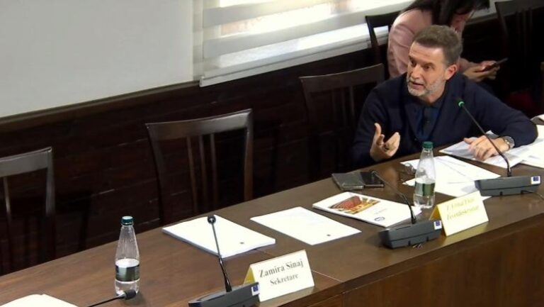 Tregu i sigurimeve, Erion Braçe: Ka marrëveshje të paligjshme, të shkoj dhe të bëj pasaportizimin në Berat?
