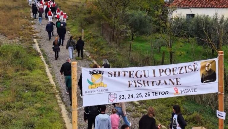 Shtegu fishtjan pret qindra vizitorë, Prenga: Paradoks, ka më shumë të huaj sesa shqiptarë