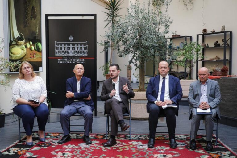 Ministri Salla: 62 të rinj praktikë në institucionet e bujqësisë