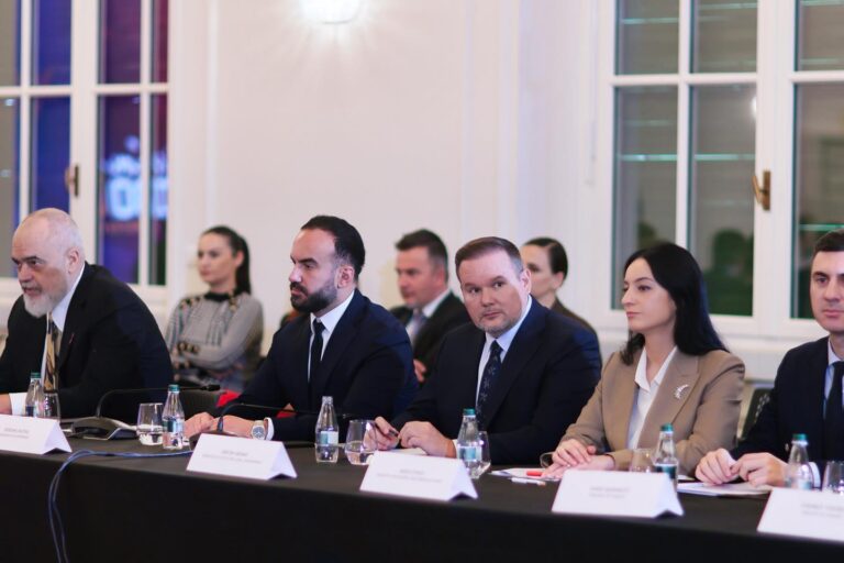 Ministri Demo me përfaqësuesit e BE-së: Përkushtim për të avancuar drejt familjes evropiane