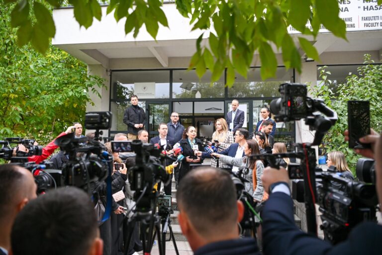Vjosa Osmani thirrje qytetarëve të votojnë: Demokracia forcohet përmes pjesëmarrjes