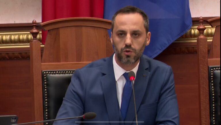 Nga përndjekja e Brozit te akuzat ndaj Dumanit, ministri Lamallari-Berishës: Me ligjin 7501 futet vëllavrasje