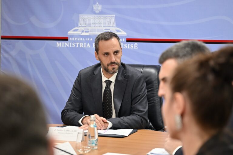 Ministri i Drejtësisë: Do të ketë një ashpërsim të dënimit për ar*ëmbajtjen pa leje. Asnjë akt nuk do të frikësojë drejtësinë