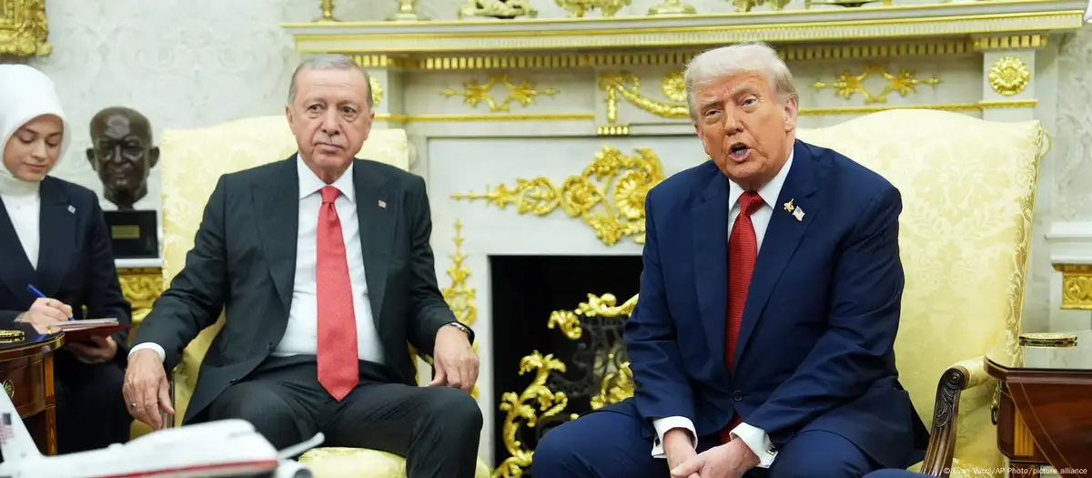 Trump vlerësoi homologun e tij turk, Recep Tayyip Erdogan para gazetarëve në Zyrën OvaleFotografi: Evan Vucci/AP Photo/picture alliance
