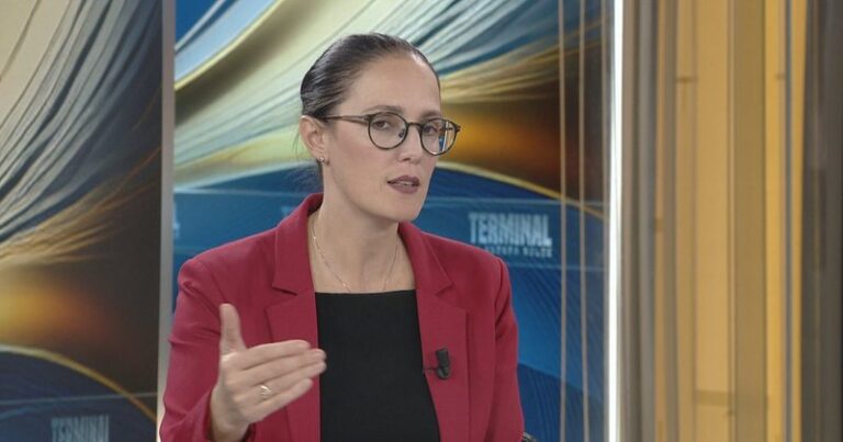 Ministrja Ibrahimaj: Nuk e ndalim dot emigrimin, por do të punësojmë 40 mijë të rinj