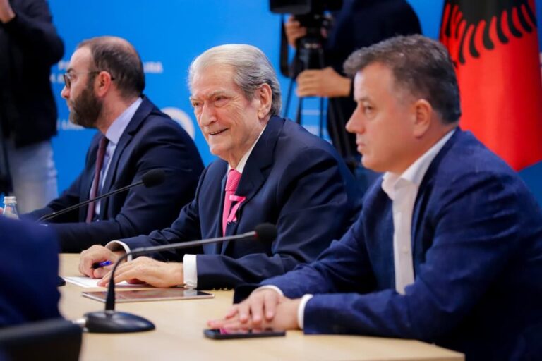 Për 24 orë nis fushata, Berisha lë enigmë emrat për 5 bashkitë e tjera: Mbështesim të pavarurit