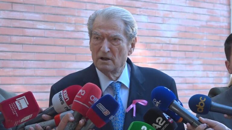 Pezullohen zgjedhjet në Tiranë, Berisha: Mbrojtën Kushtetutën nga horrat e shtetit