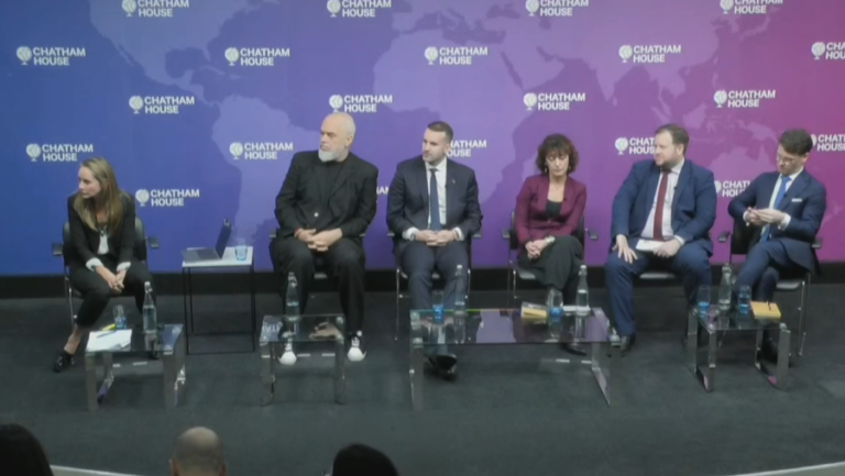 Rama këshillon Kurtin nga Londra: Prishtina të shohë nga BE, dhe ta harrojë Serbinë