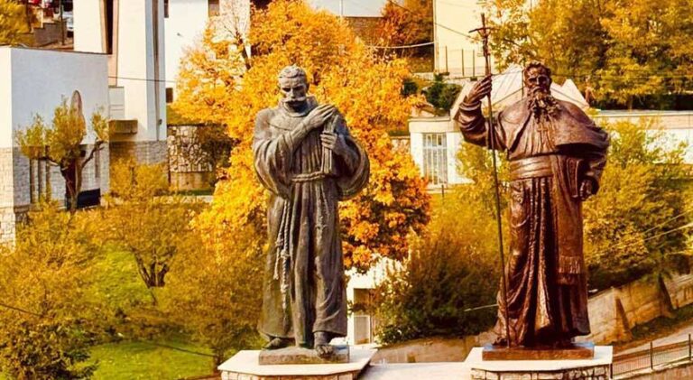At Shtjefën Gjeçovi dhe Imzot Pjetër Bogdani, kthehen nga përjetësia dhe vijnë në shtatore, në Zym të Hasit