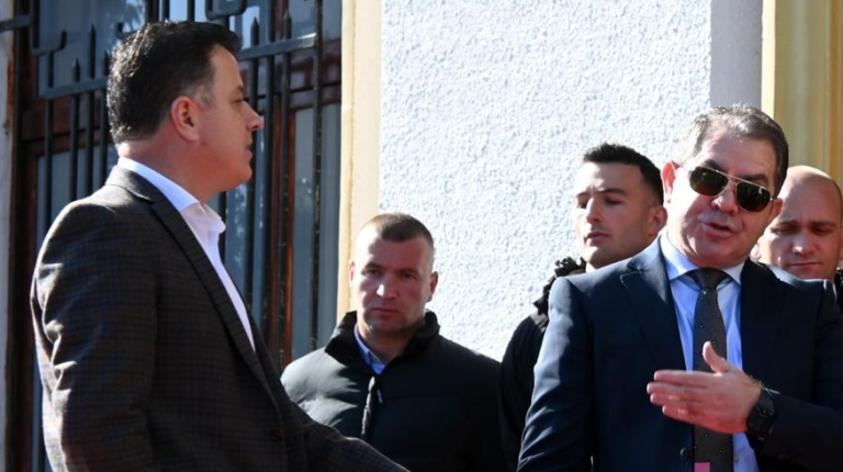 Në kërkim të kandidatit për garën në Tiranë, Noka takim me Shpëtim Idrizin