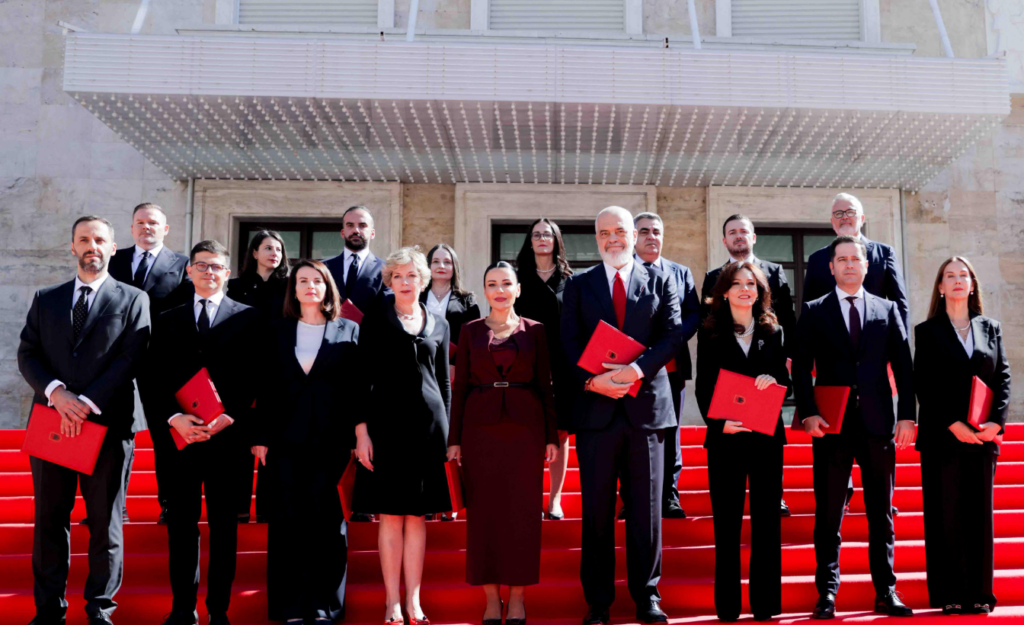 Rama bën sërish lëvizje në Qeveri, nga miratimi i fondeve deri tek ndryshimet për medaljen e shërbimit ushtarak