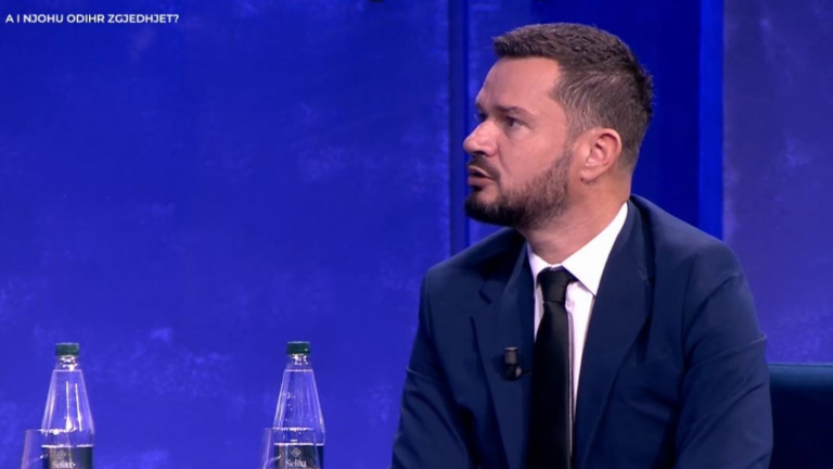 “Edhe po të bashkohet me Shehajn e Lapajn, PD nuk del e para”, Curri: Zgjidhja është largimi i Berishës