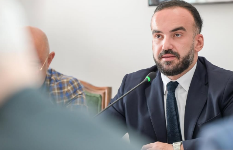 Projektligji për ndryshimet klimatike, ministri Jaupaj: Fond i gjelbër dhe rritje me 50% të gjobave