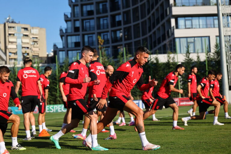 Kombëtarja mbyll përgatitjet në “Shtëpinë e Futbollit” për sfidën ndaj Serbisë, nesër udhëton drejt Nishit