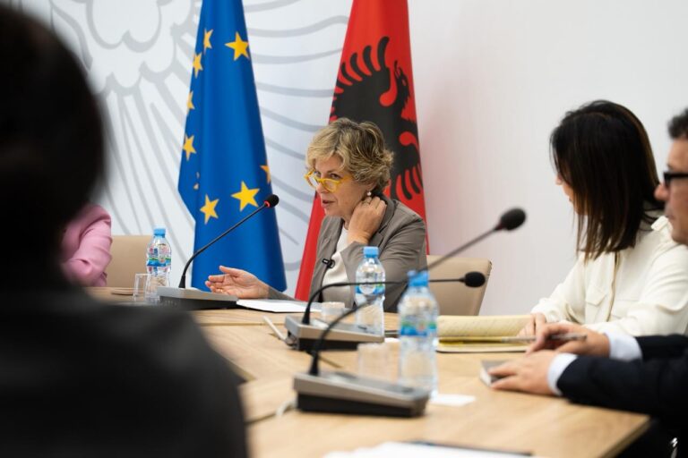 Ministrja Sala: Pëmirësojmë sektorin farmaceutik, tolerancë zero ndaj abuzimit