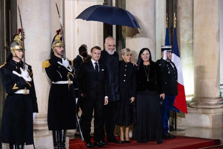 VIDEO/ ”Paris Peace Forum”, çifti Rama në darkën zyrtare me Presidentin Macron