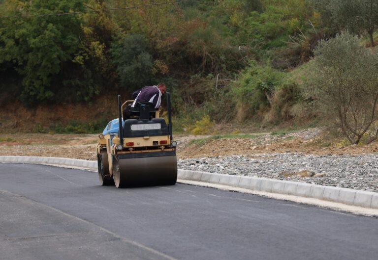 Vijon puna për asfaltimin e rrugës “Gjergj Arianiti” në Elbasan