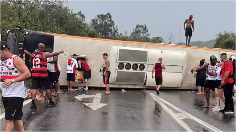 Aksident i rëndë në Brazil/ Përmbyset autobusi me tifozët e Flamengos , 46 të plagosur