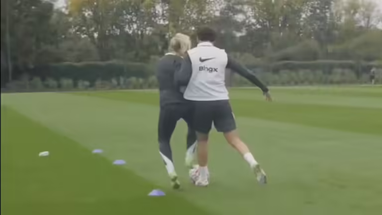 Diego Costa i pamëshirshëm edhe me femrat, “plas” në tokë një ish-lojtare (VIDEO)
