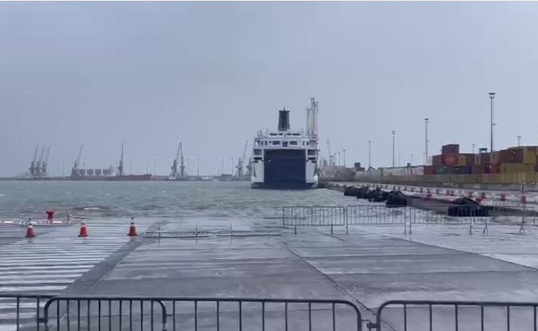 Pezullohet lundrimi i tragetit Durrës-Bari dhe anasjelltas