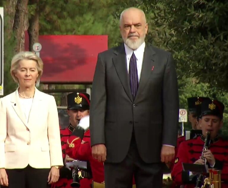 Rama pret komisioneren Ursula von der Leyen me ceremoni të veçantë