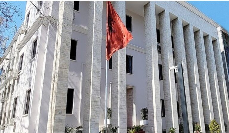 Reagim i Gjykatës së Lartë për akuzat politike