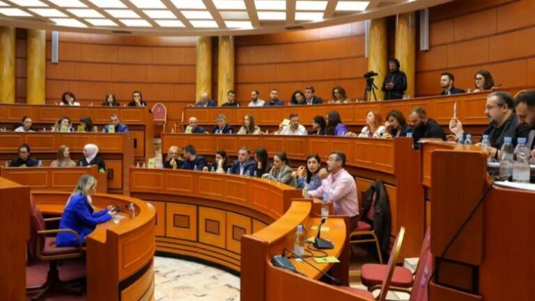 Ristani: Bllokimi i monopatinave nuk është vendim i bashkisë