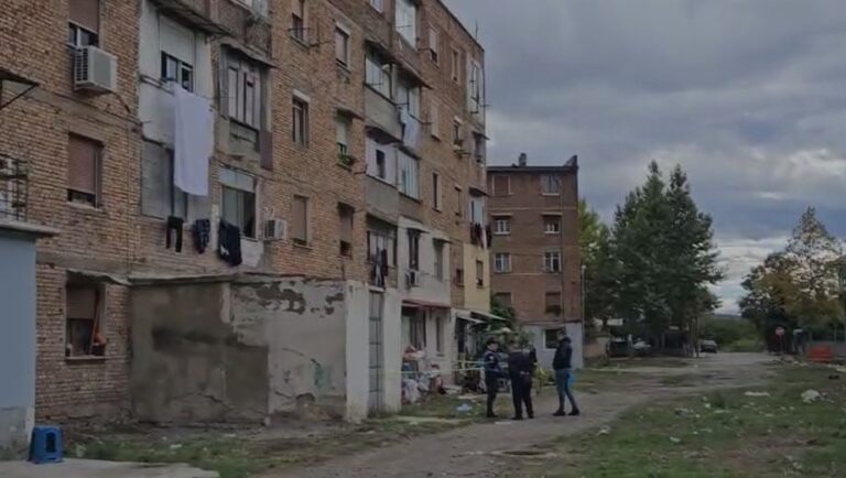 Ngjarje e rëndë në Korçë, 14-vjeçarja vetëhidhet nga pallati