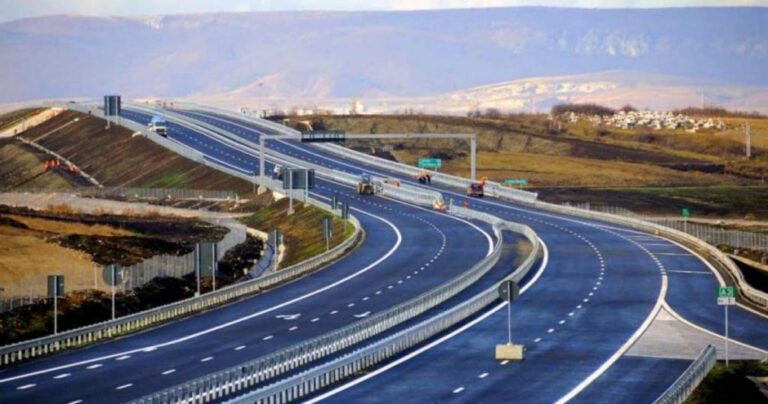 Protestë për drejtësi ndaj ish-krerëve të UÇK-së në Tiranë – “Rruga e Kombit” pa pagesë për 24 orë