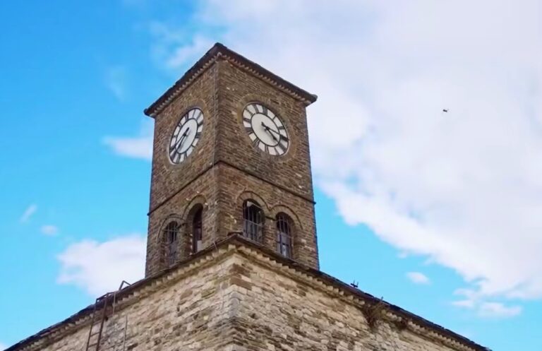 Kryeministri publikon pamje pas rikonstruksionit të sahatit të Gjirokastrës: Dëshmitare e historisë së re