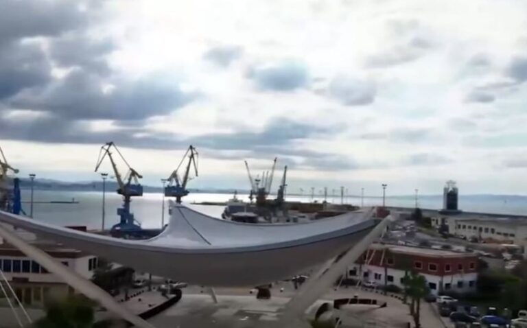 Rama publikon pamjet nga veliera në Durrës: Nuk lanë dy gurë bashkë…