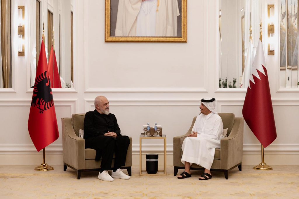 kryeministri-edi-rama-sjellim-nga-katari-nje-nder-ekselencat-e-sherbimit-spitalor