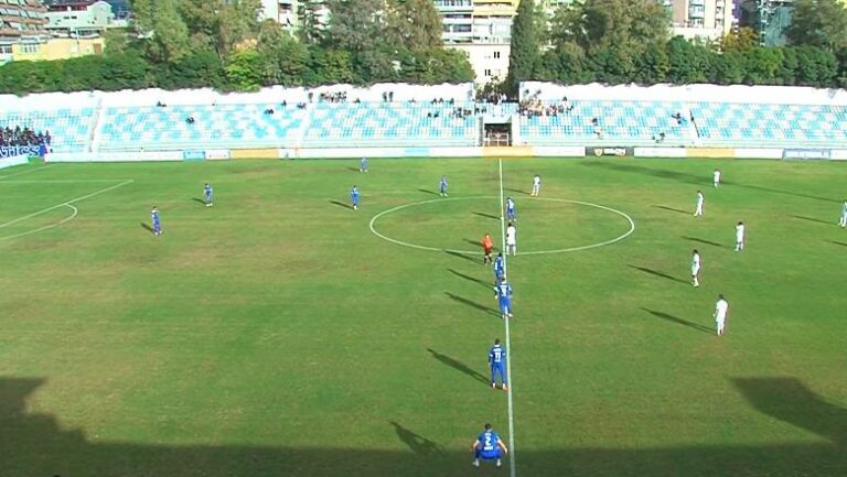 Tirana prek fundin, bardheblutë humbin përballë Vorës. U braktisën edhe nga tifozët
