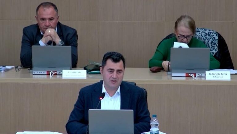 Rriten taksat në Elbasan, Llatja: Kemi shumë shpenzime! Opozita kundër: Tarifim i padrejtë