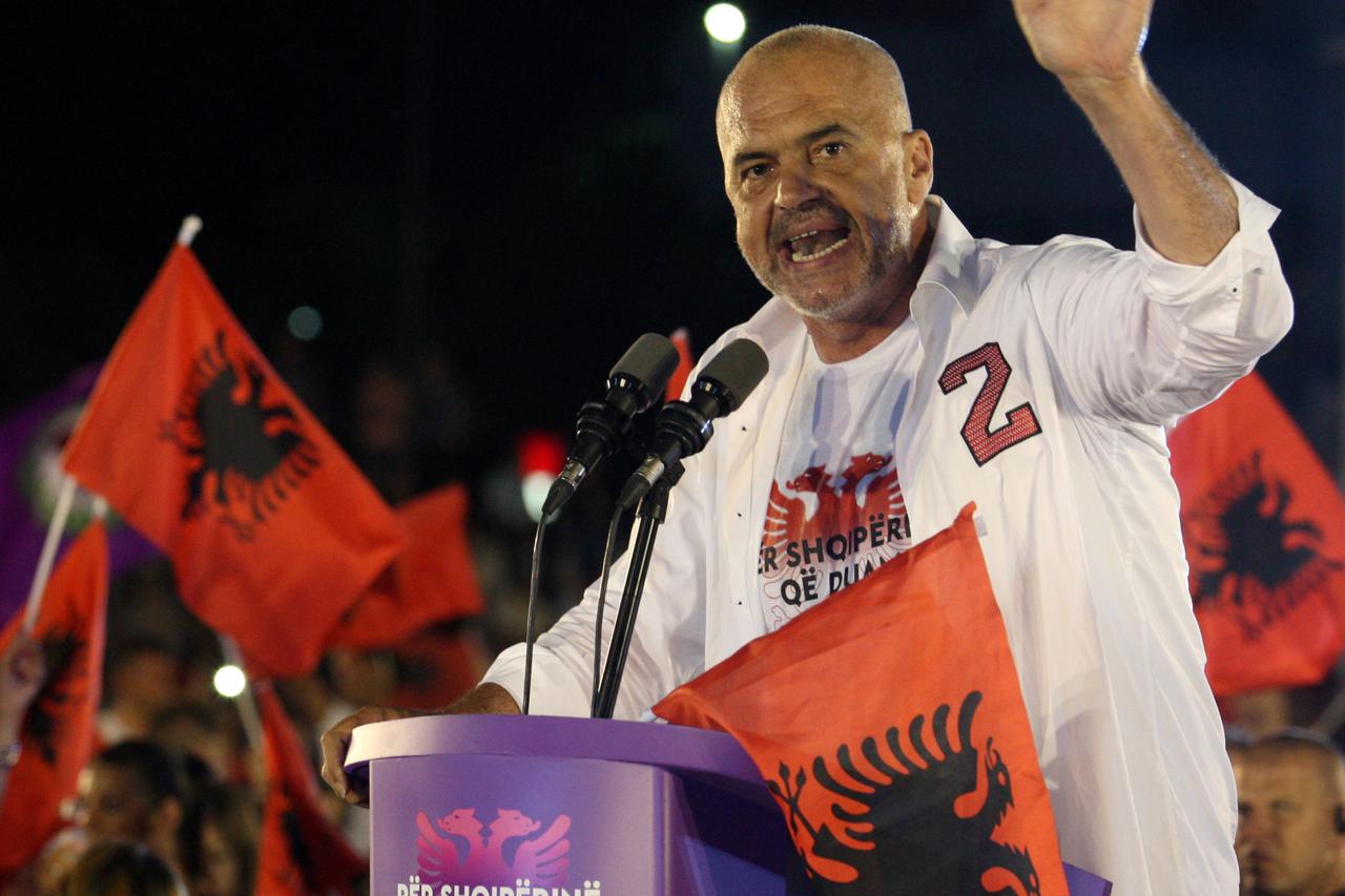 Gazeta kryesore kroate  Edi Rama  lider katolik karizmatik që po udhëheq një vend me shumicë myslimane drejt anëtarësimit në BE