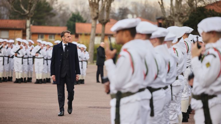 Franca zbulon shërbimin e ri ushtarak kombëtar mes frikës nga kërcënimi rus
