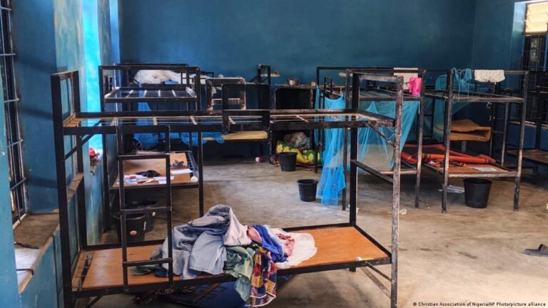 Nigeri: Të paktën 315 persona të rrëmbyer nga një shkollë