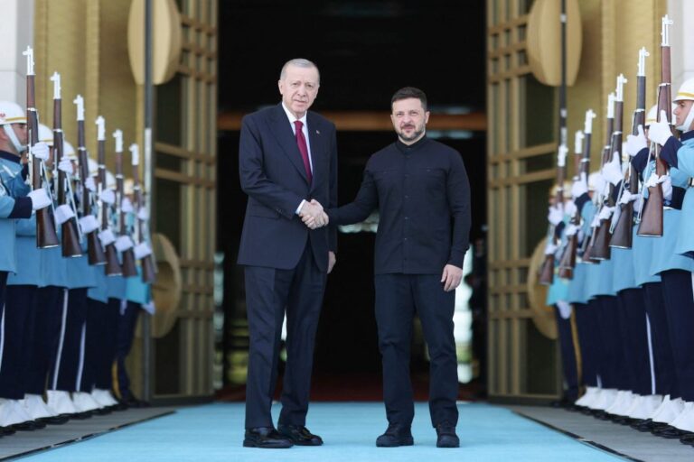 Zelensky udhëton për paqen në Ukrainë