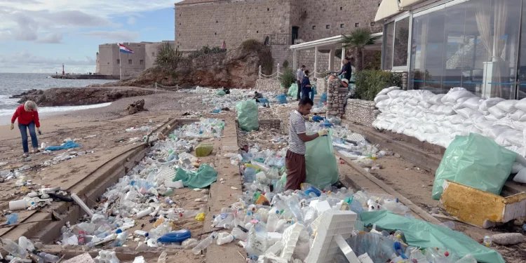 Stuhia në Adriatik mbush Dubrovnikun me mbeturina  autoritetet kroate thonë se vijnë nga Shqipëria