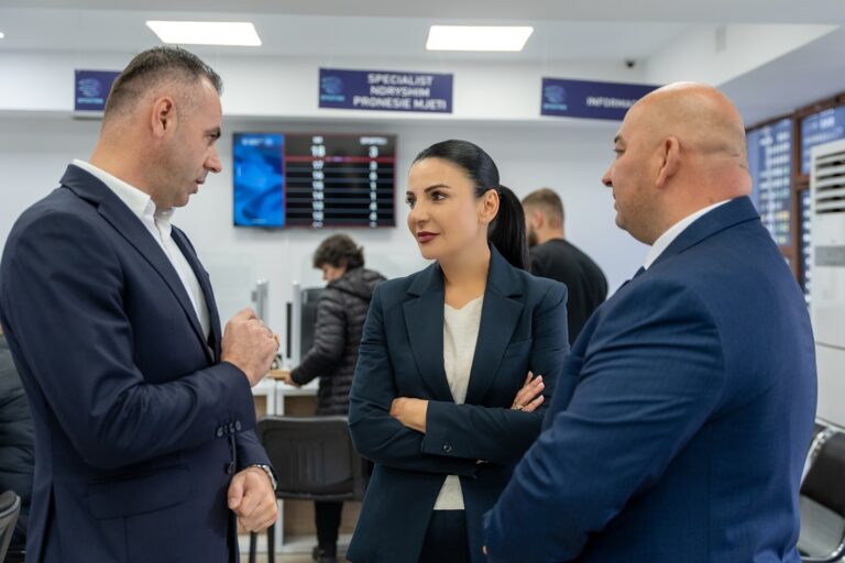 Belinda Balluku në Fier: Drejtoria rajonale e shërbimeve të transportit rrugor në 10 muaj ka ofruar mbi 230 mijë shërbime