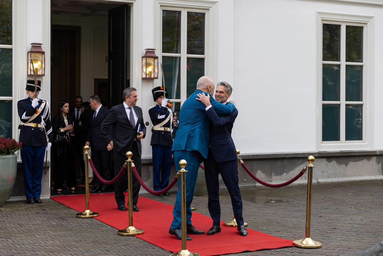 Takimi me homologun holandez  Rama publikon fotot  Folëm për marrëveshjen e partneritetit strategjik