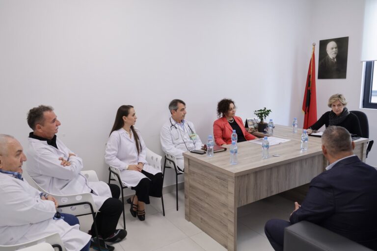Ministrja Sala në spitalin e Kurbinit: Investime që rrisin cilësinë e kujdesit për çdo familje