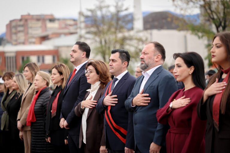 Elbasani nderon Aqif Pashën, një nga firmëtarët e Pavarësisë, Mazniku: Projektet zhvillimore do të vijojnë me përkushtim