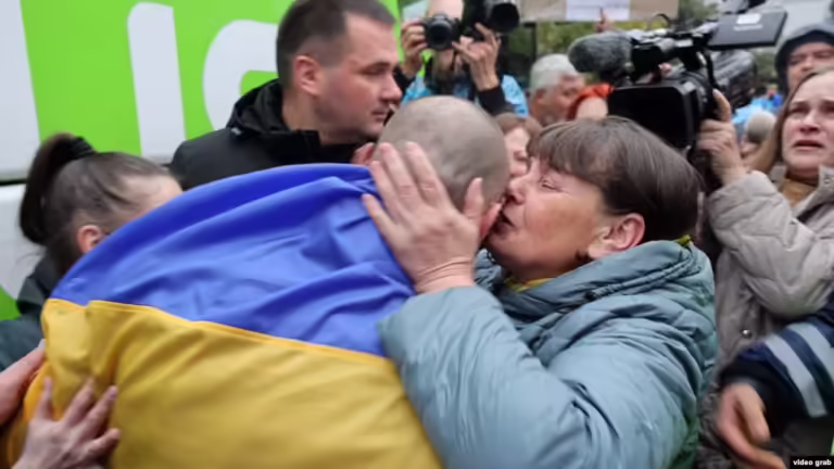 Ukraina kërkon shkëmbimin e qindra të burgosurve me Rusinë