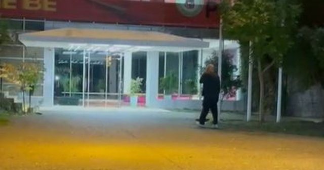 Mbledhja me deputetët e Tiranës  Rama arrin në selinë rozë