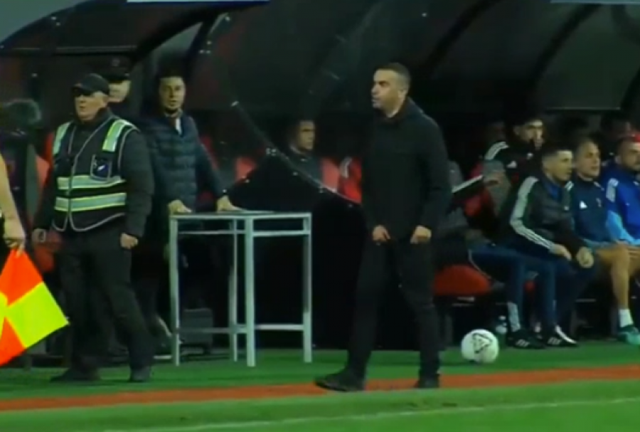 VIDEO  Tension në Vlorë  drejtori përjashtohet pas përplasjes me tifozët e Flamurtarit