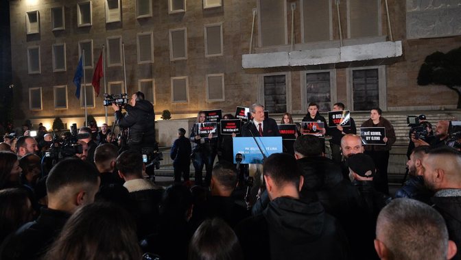 Sa do të qëndrojë Foltorja e dytë para Kryeministrisë  Berisha  Uragan deri në largimin e Ramës